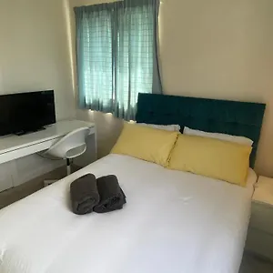 Homestay Bittern With Free Parking & Parking For Cruise Available, Full Access To Kitchen In, Southampton